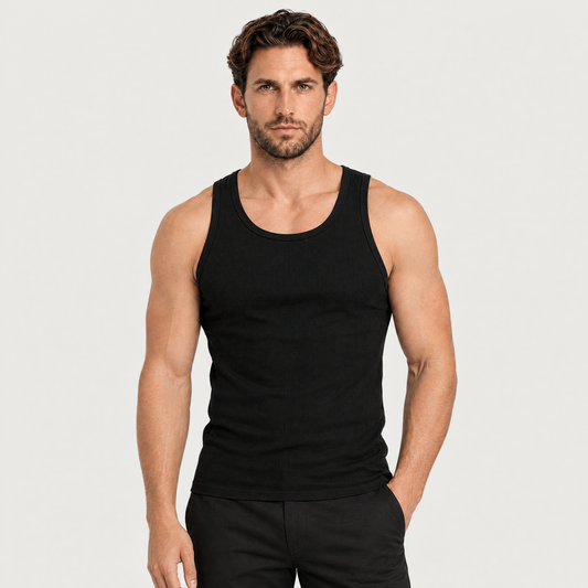 Smart Fit Tank Top in Schwarz, Frontansicht am Model