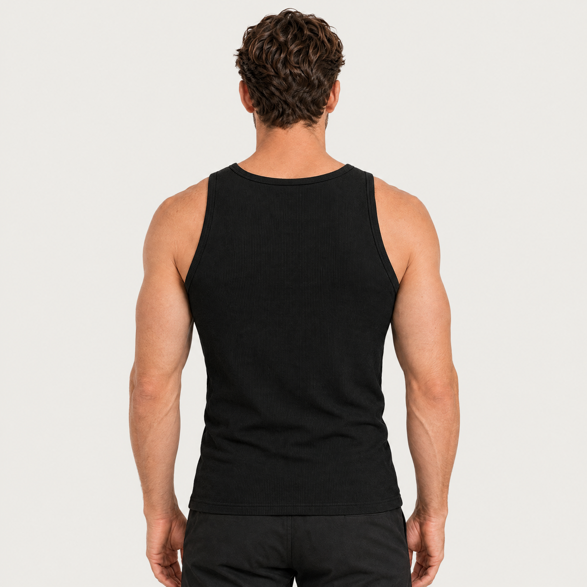 Smart Fit Tank Top in Schwarz, Rückansicht am Model
